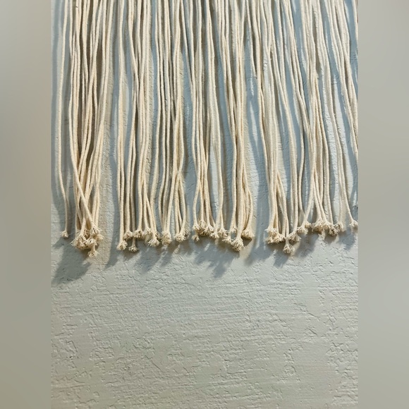 Macrame wall hanging - Picture 3 of 3
